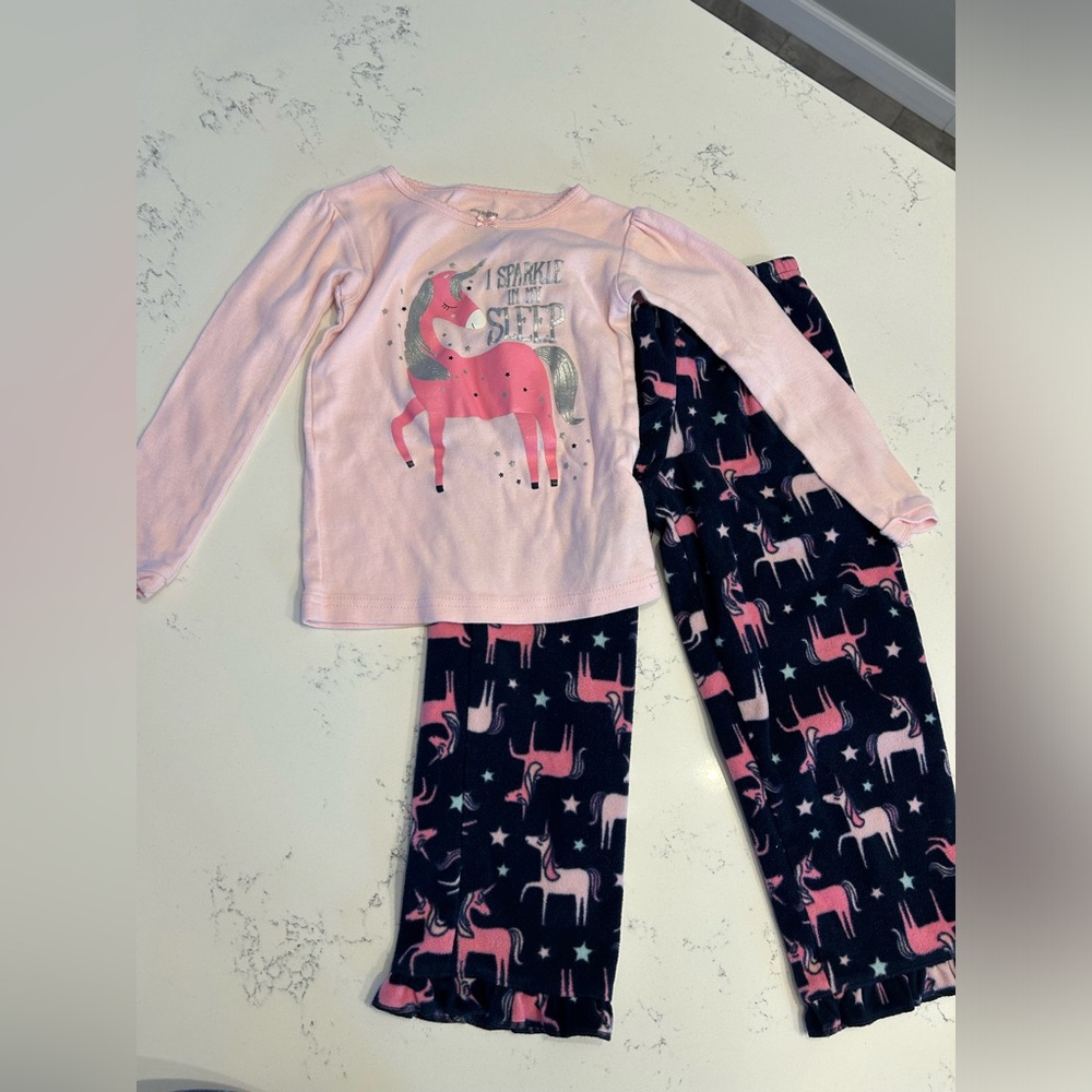 Toddler girl carters pajama set. Size 4T
